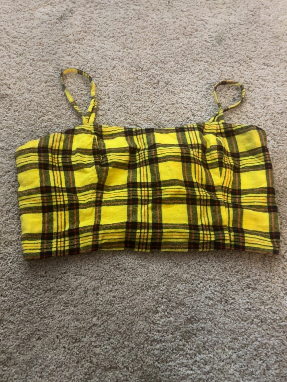 Yellow plaid crop top in a size M
perfect condition